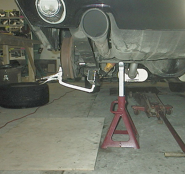 02 07 Montering av traction bars 2 ok.JPG (105220 bytes)