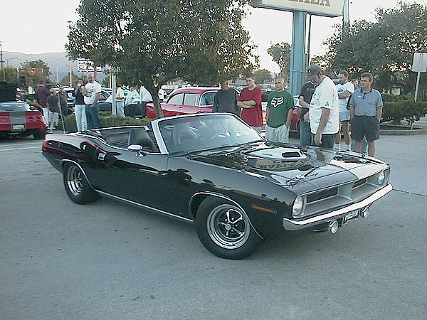 09 Cuda cab parkerar ok.JPG (117717 bytes)