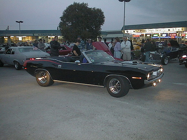 13 Hemi Cuda ok.JPG (87480 bytes)