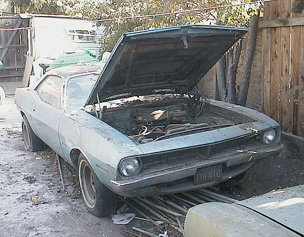 20021026 05 Hungry Mopar ok.JPG (125218 bytes)