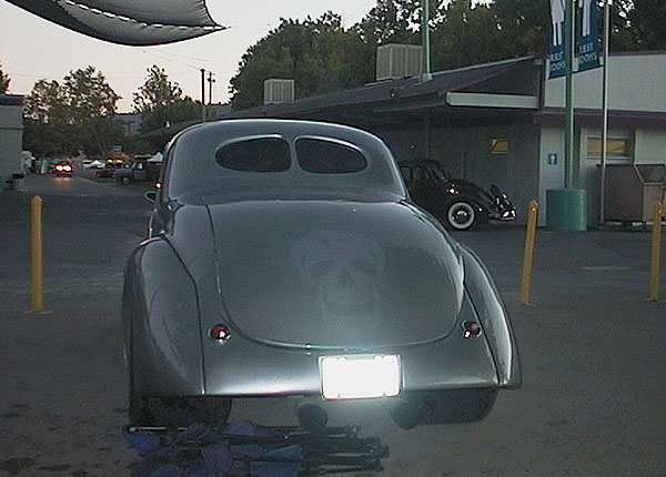 24 Aug 01 Cruising skymning, Willys silver ghost b ok.JPG (73855 bytes)