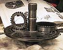 TH400, Oil pump, inner pump gear with a crack to the right, Damaged inner pump gear and inner pump housing.JPG (12366 bytes)